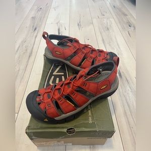 Men’s Keen Sandals brand new